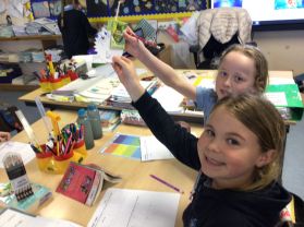P5 investigating right angles in class. 📐