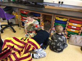 P3/4 had a great time snuggling up and reading their books !