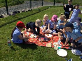 🌮🧃😎P1 enjoyed a picnic in the May sunshine😎🫔🧃