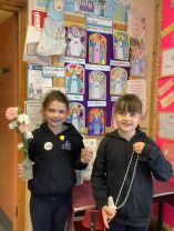 Éabha & Róise with our May altar